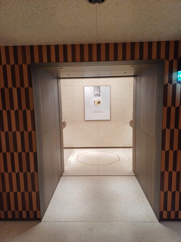 Rolex Moving Room (2)