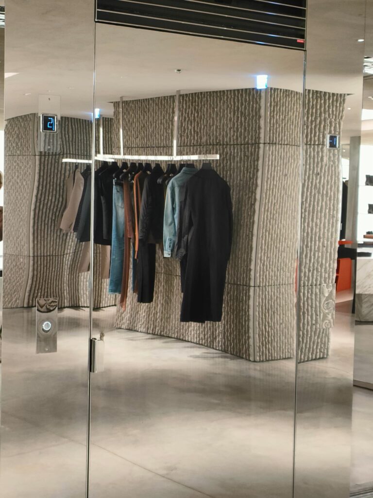 yves-saint-laurent-parigi-1