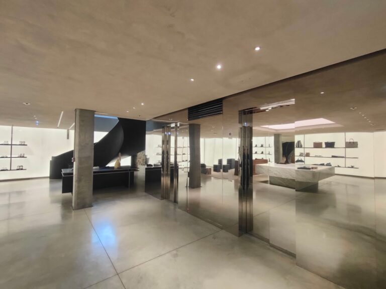 yves-saint-laurent-parigi-10