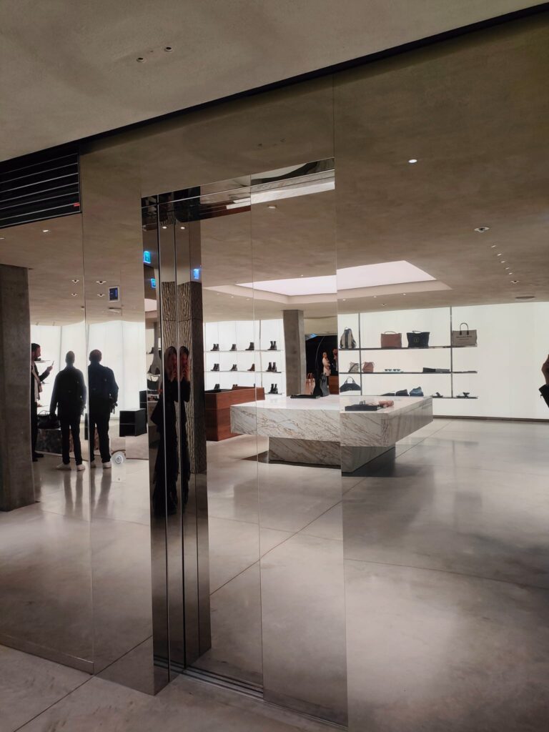 yves-saint-laurent-parigi-11