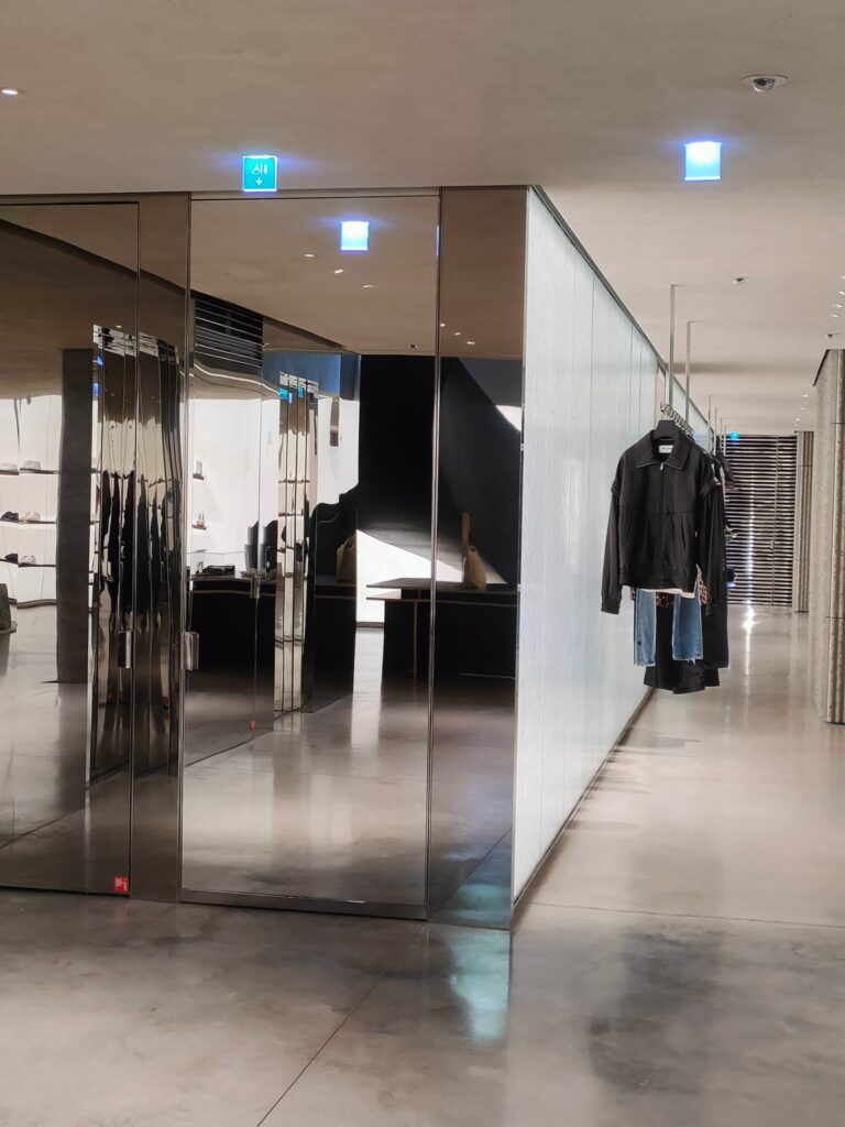 yves-saint-laurent-parigi-2