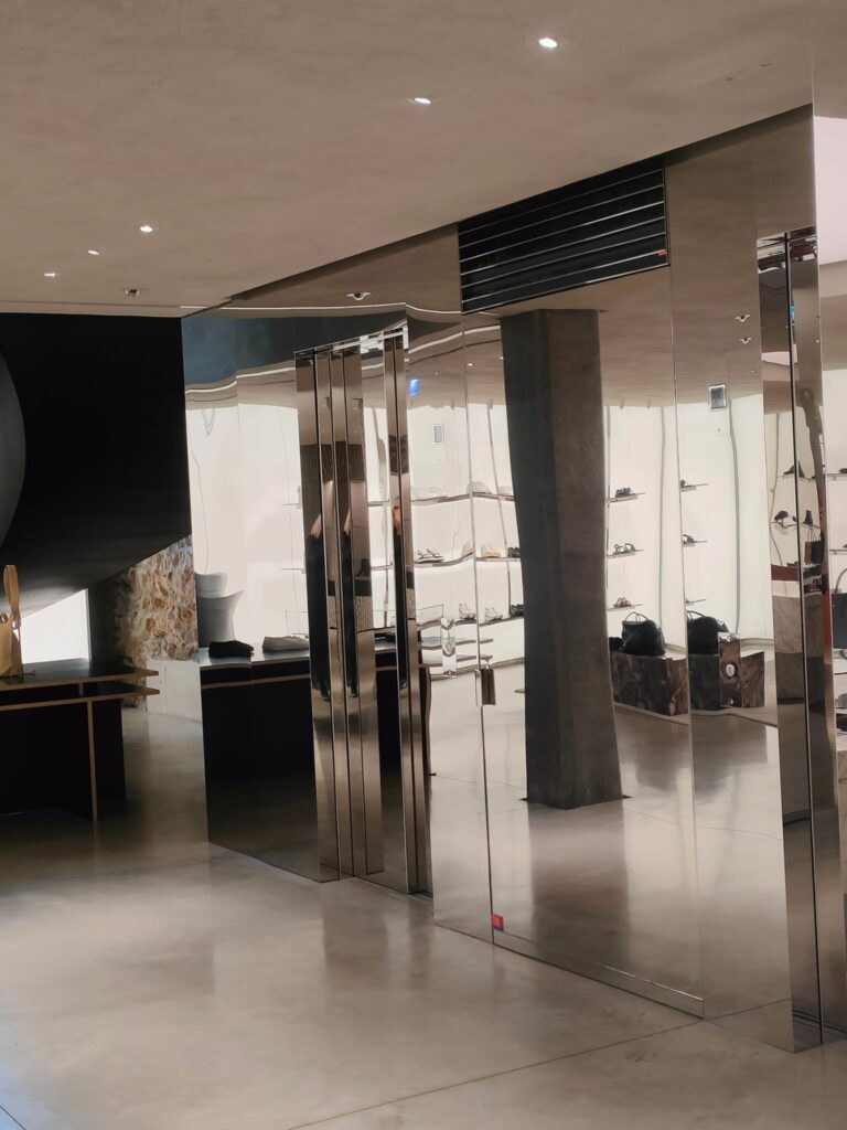 yves-saint-laurent-parigi-4