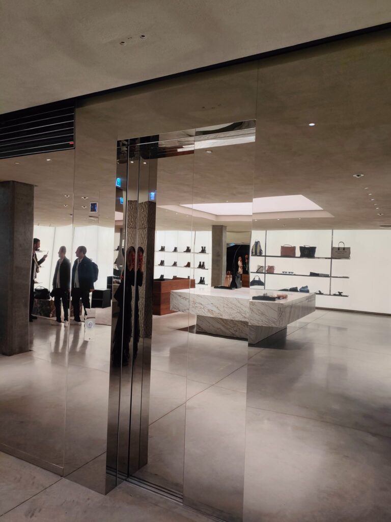 yves-saint-laurent-parigi-8