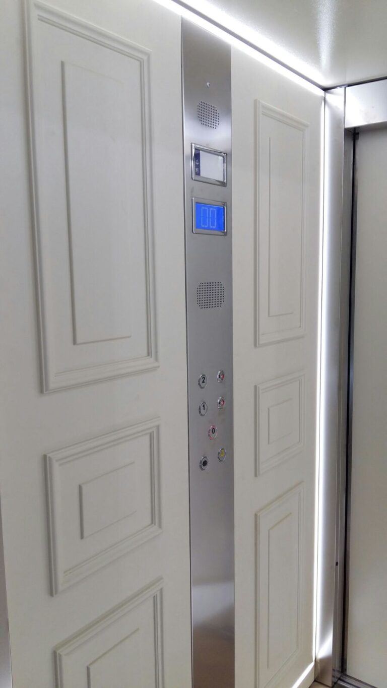 BAGLINI GROUP IN LEGNO CON BOUSERIE (1)