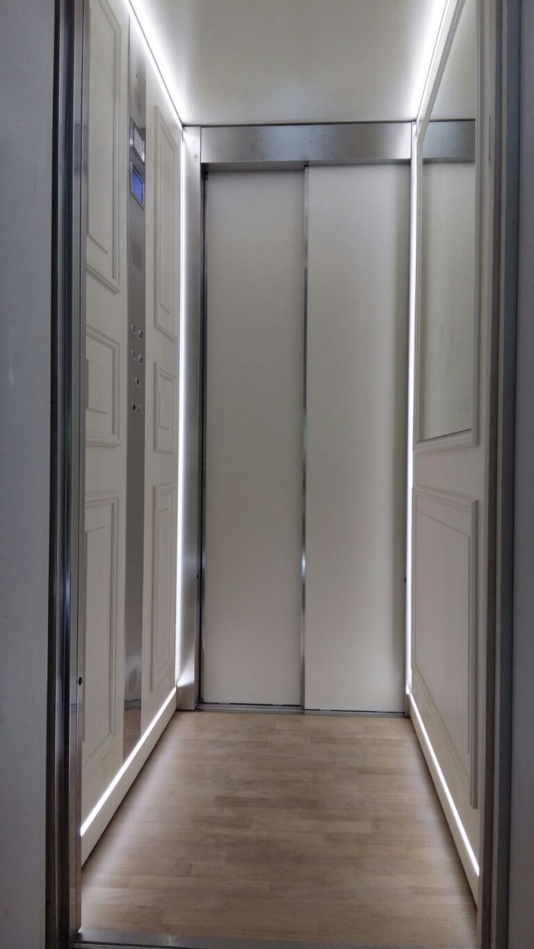 BAGLINI GROUP IN LEGNO CON BOUSERIE (3)