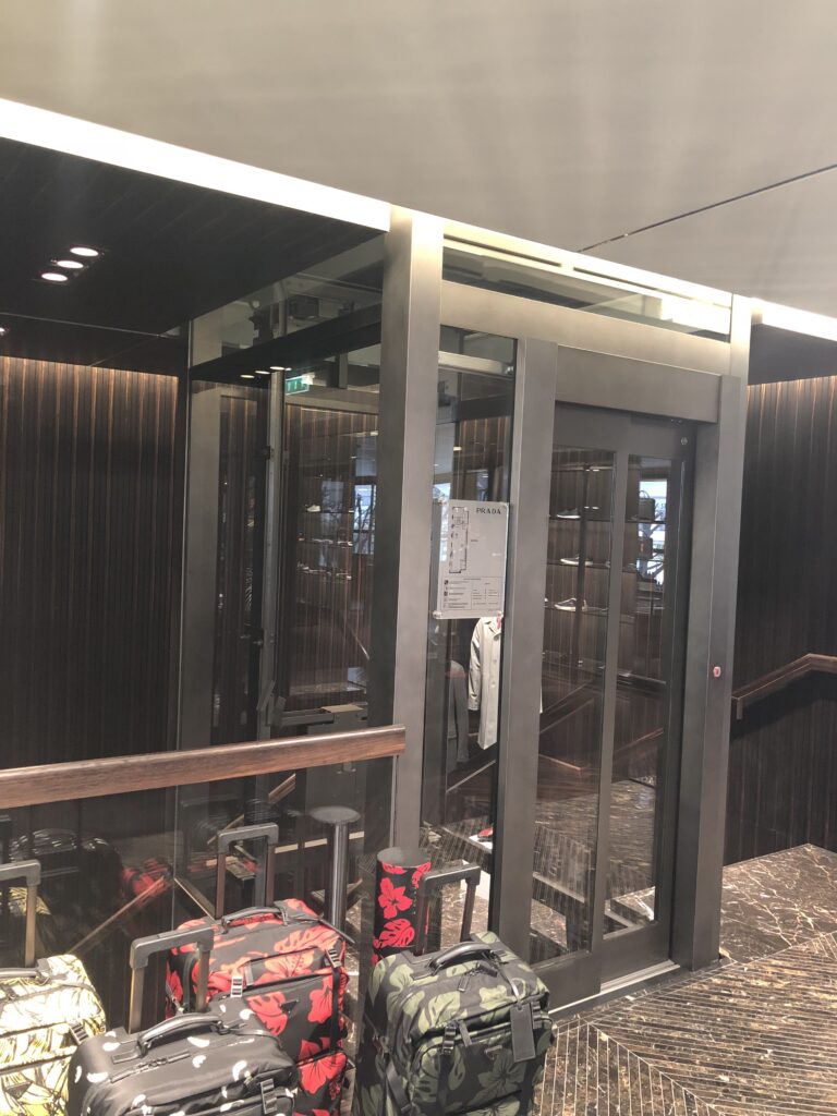 Prada Parigi (1)