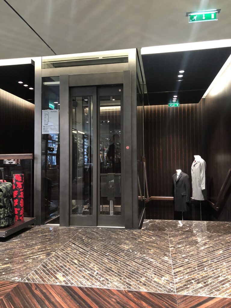 Prada Parigi (2)